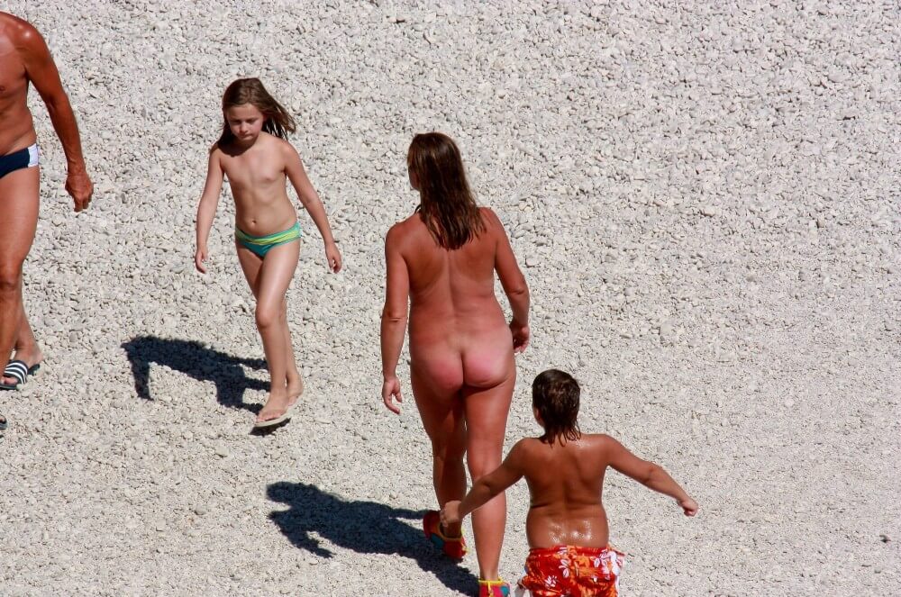 Naturism photo gallery # 8 - The body looks beautiful and natural in its natural, unadorned state