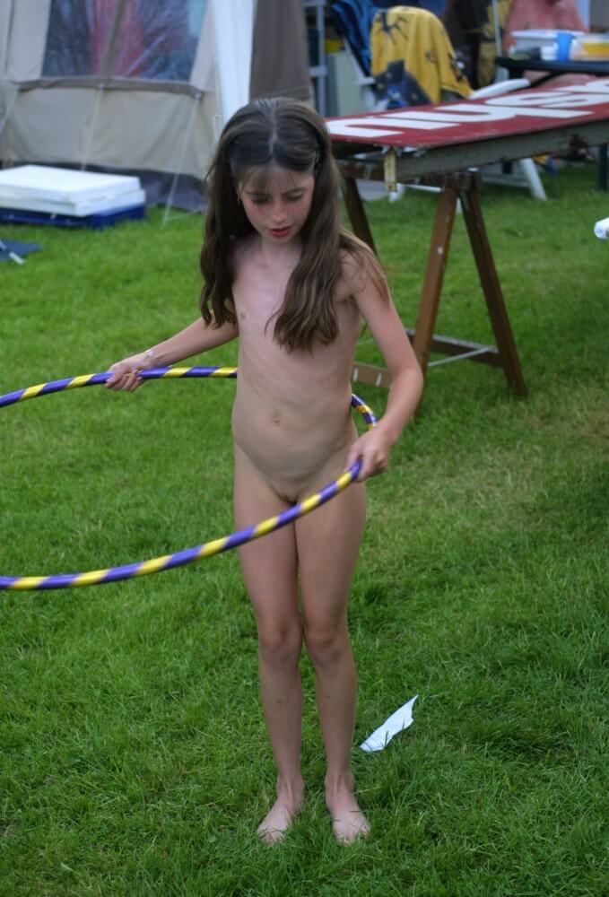 Holland Grass Hula Hoops pics - Nudist festivals are beautiful