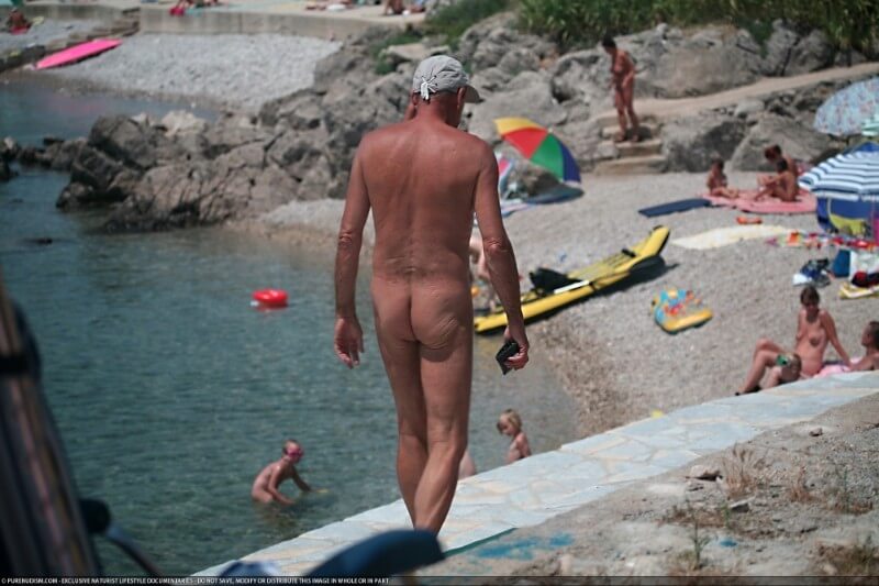 Nudist Shore Walking pics - Simplicity and naturalness are valued in nudism