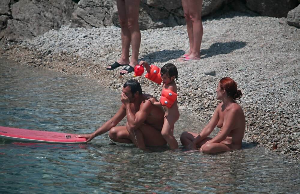 Beach Nudist Family Shore Camp pics - Naturism promotes health of mind and body