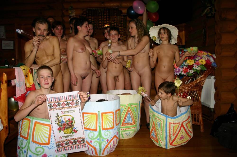 Easter Group Memories pics - Nudism promotes respect for the environment