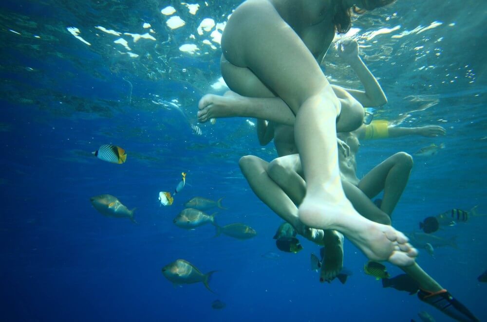 Egyptian Snorkelers Part - Being naked fosters trust