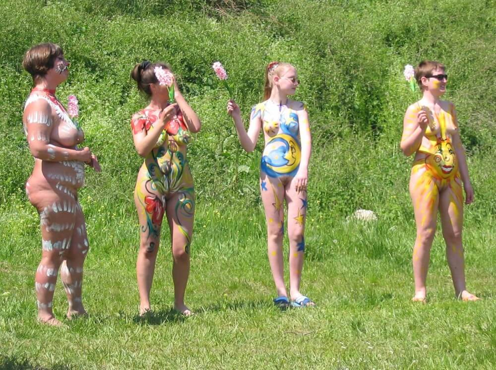 Family String-Apple Game Pics - Only nudism and nothing else