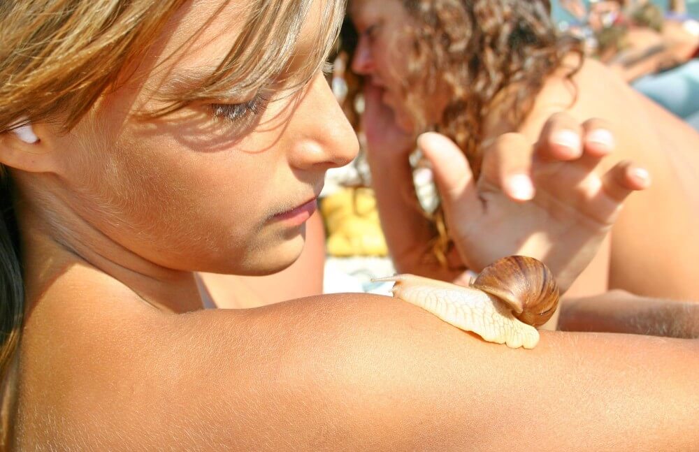 Ulitka Play On the Beach pics - Values trust and friendliness among naked people