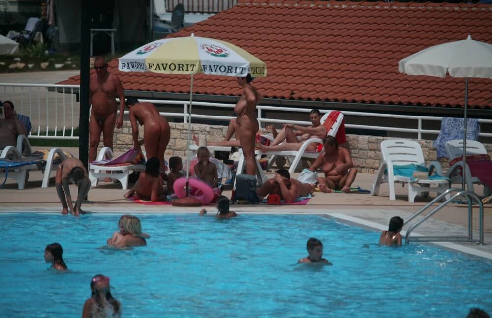 Naturist Pool Observation pics - Visiting the Beach Without Clothes
