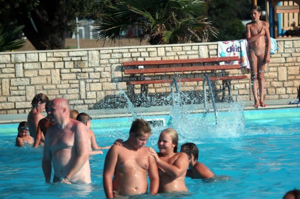 Naturist Pool Girls Profile pics - Supporters of naturism live in harmony with nature