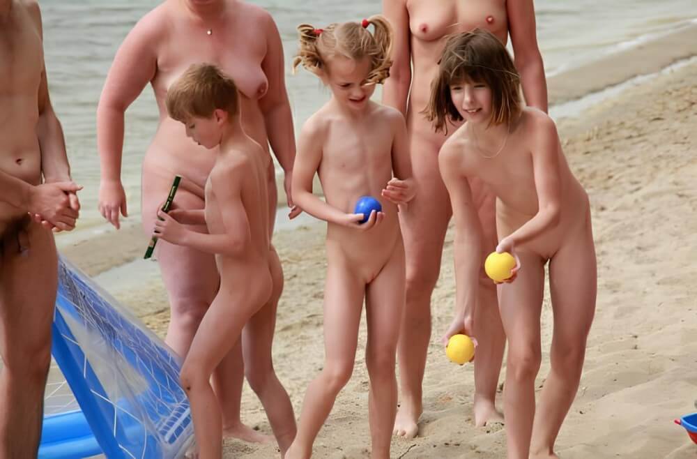Lezero family games big gallery - Living with joy and ease is part of the naturist lifestyle