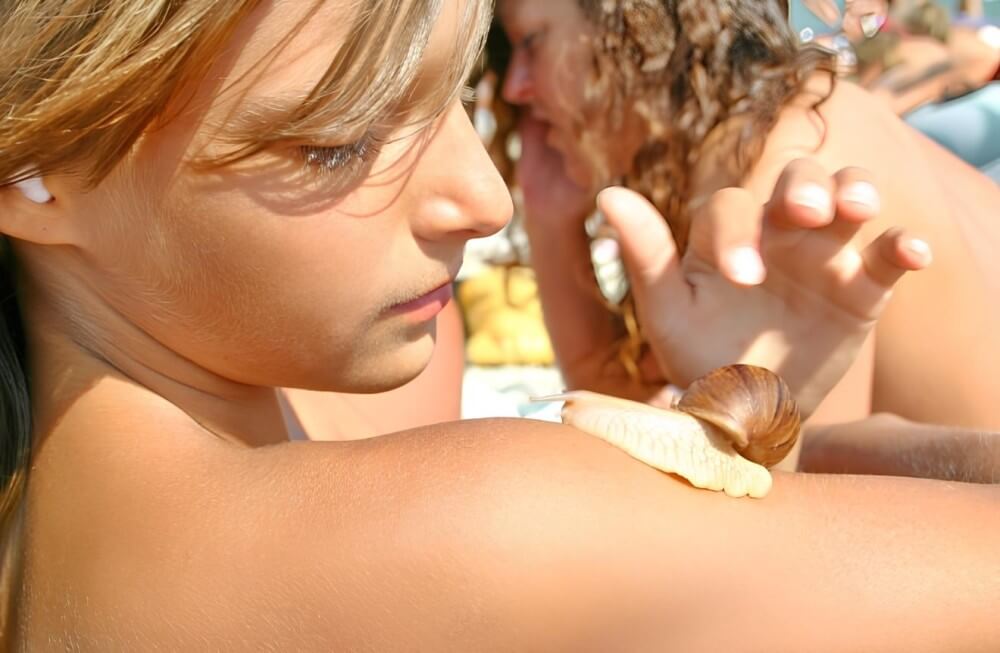 Premium photo series # 5 - Naturists live easily and freely