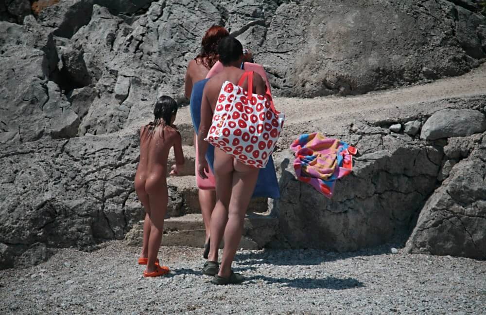 Calling To Go Home pics - A nudist values trust and friendliness among people