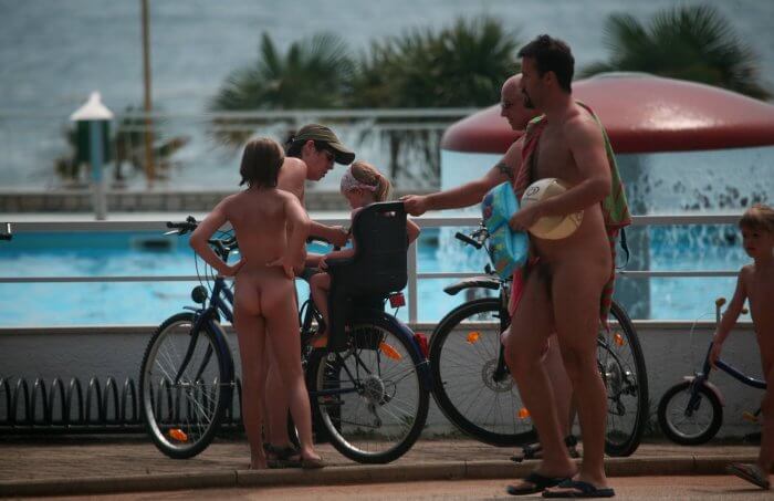 Freedom on two wheels: how cycling and hiking enrich the lives of nudists - The practice of nudism helps to overcome stereotypes and insecurities