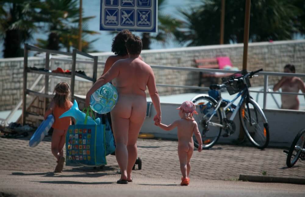 Pool Outskirt Nude Guests pics - Undressing is permissible only within ones own community