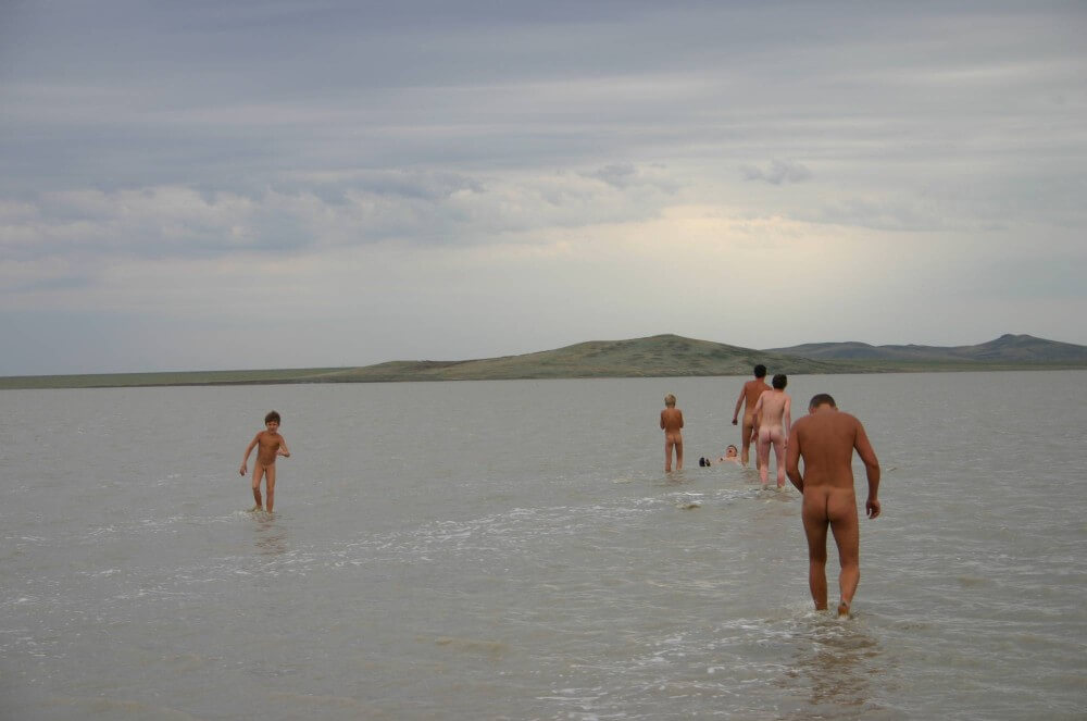 Black-Sea Body Mud Shots pics - The role of naturism in fostering a positive body image