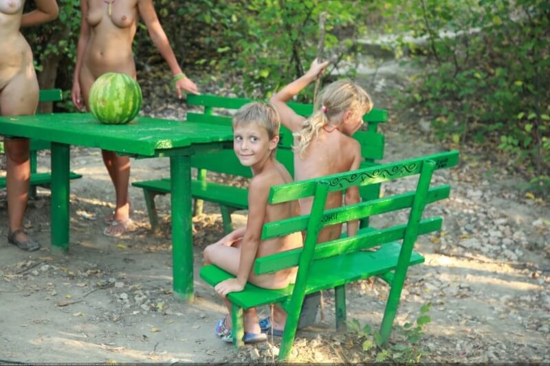 Naturists green picnic photos - Looking at the sun and my own naked body