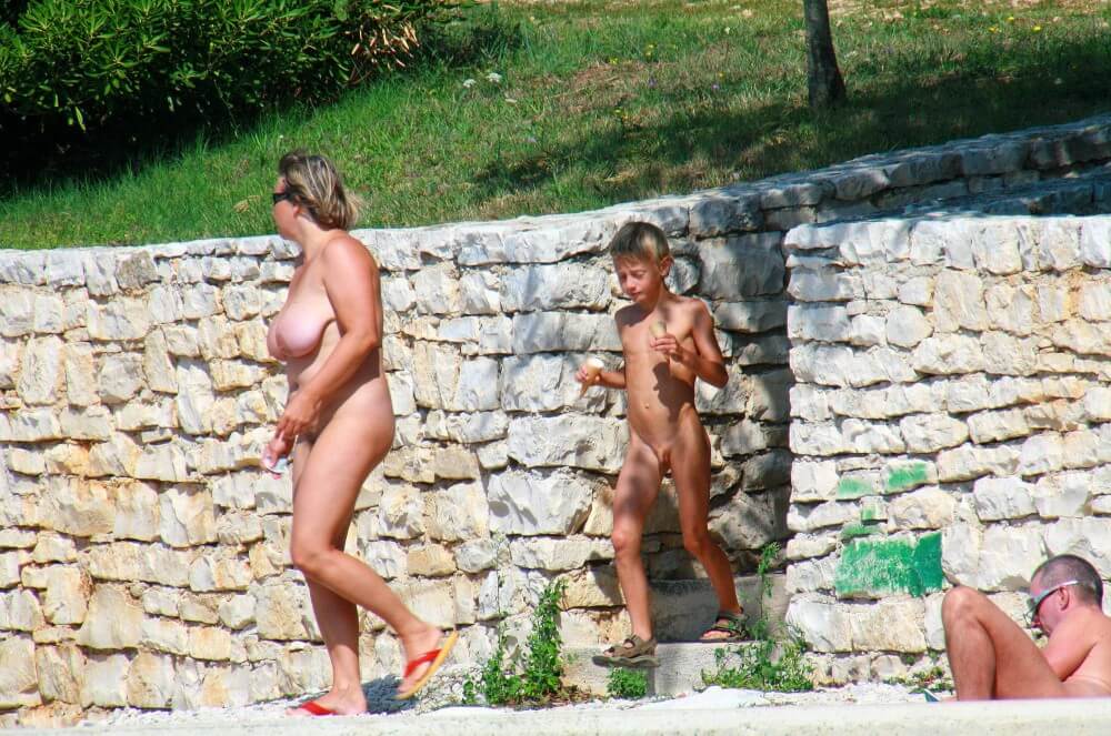Ula FKK Wall-Side Families pics - Many beautiful people without clothes