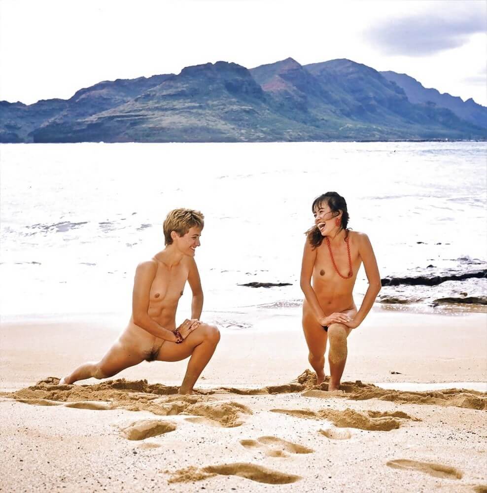 Retro naturism photos - Visiting the Beach Without Clothes