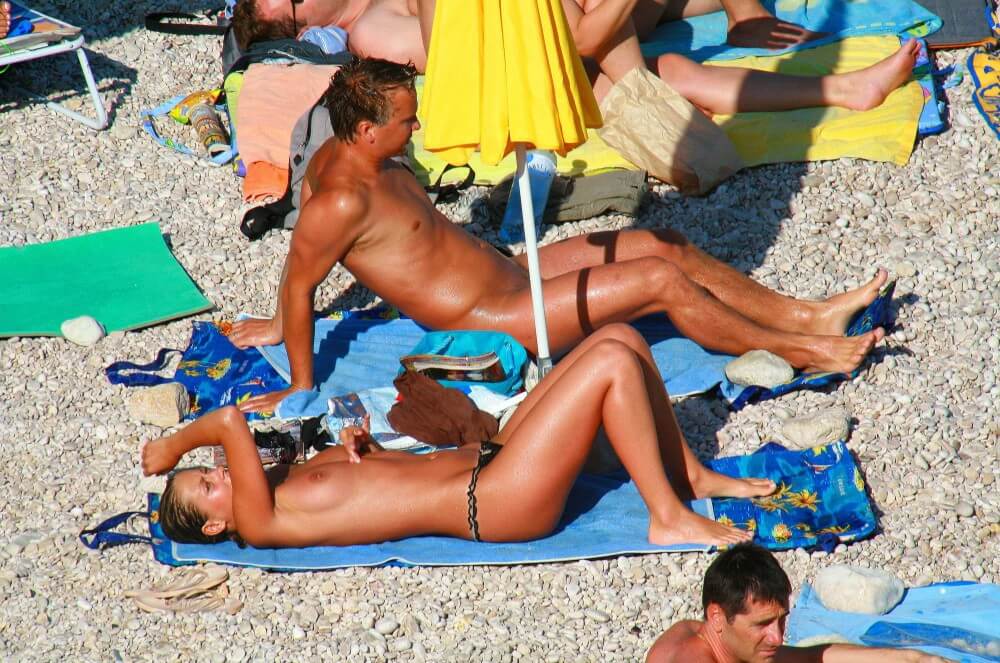 Ula FKK Bikini Couples Day pics - Active naturists on vacation