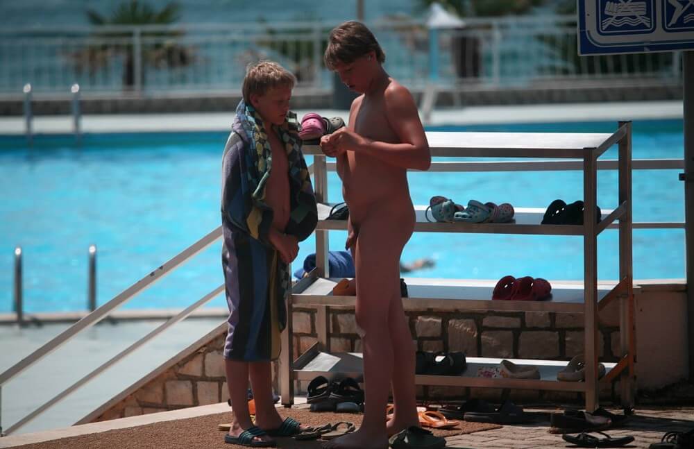 Scooter Travel Mid Day pics - Naturism Is Not a Sect