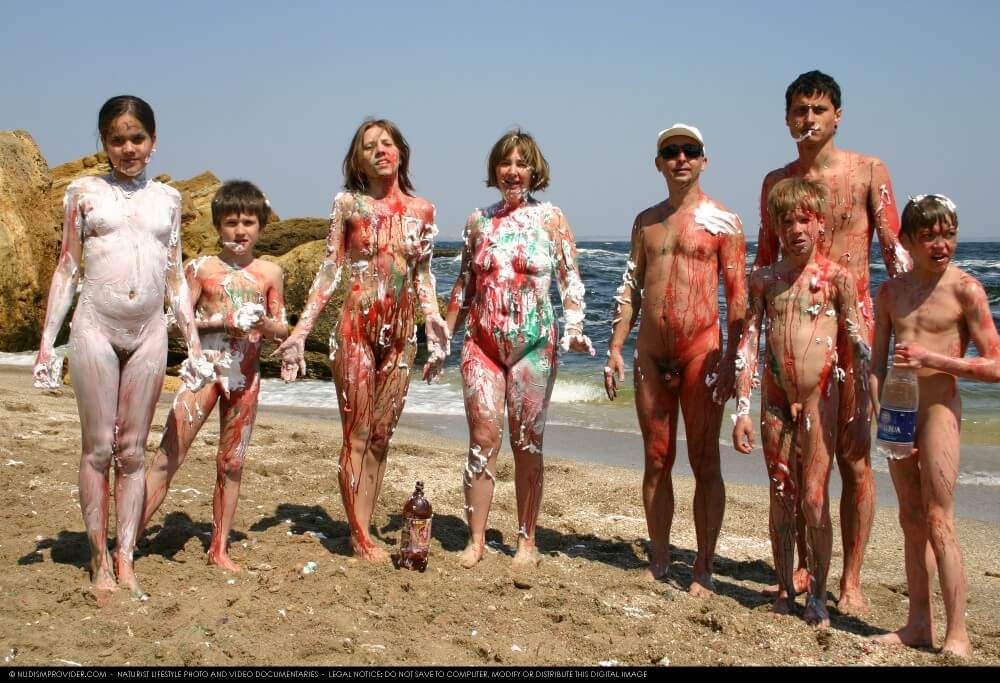 Naturism photo gallery # 58 - Freedom of choice allows one to be oneself and to be a naturist
