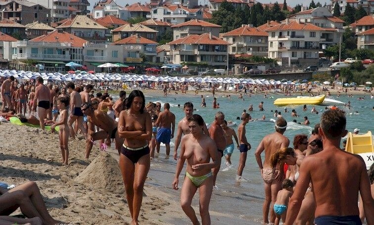Enature - resort in solar Bulgaria - A person without clothes is closer to the wild