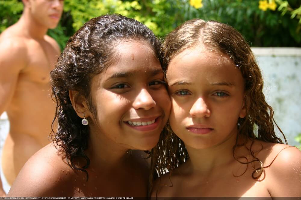 Tropical Naturism gallery - Nudism strengthens friendships and mutual respect among people