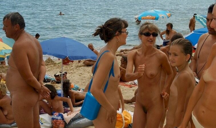 Documentary video naturism 1999 - The desire to connect with nature and be unclothed
