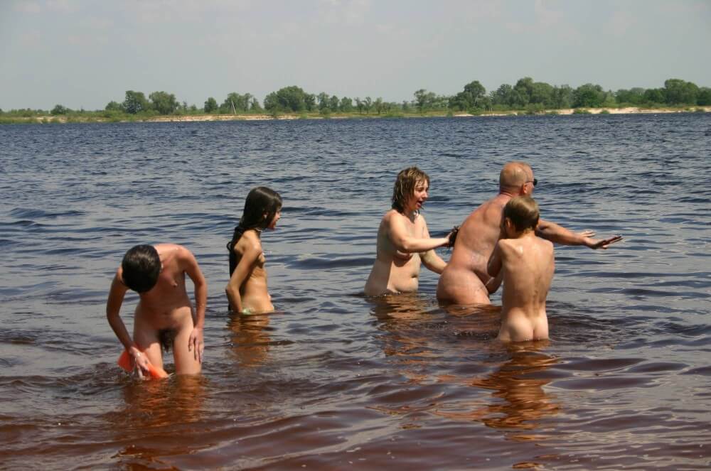 Kiev Water-Front Bathing pics - The nudist community strives for tolerance