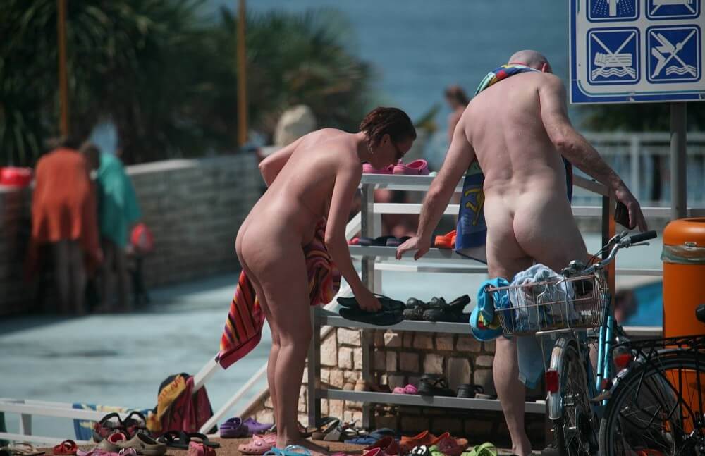 Pool Arrivals and Departures pics - What is naturist tourism