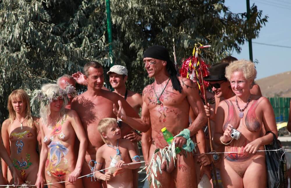 Naturist Day From Behind pics - Naturism as a Way of Life