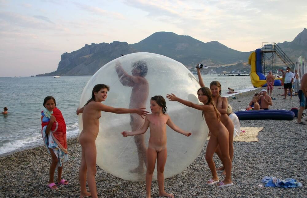 Pics Walk on the Beach Balloon - Naturist Club: Exclusive Content