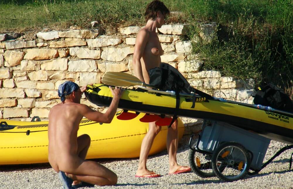 Rafting Team Excursions pics - Naturism helps overcome fears and insecurities