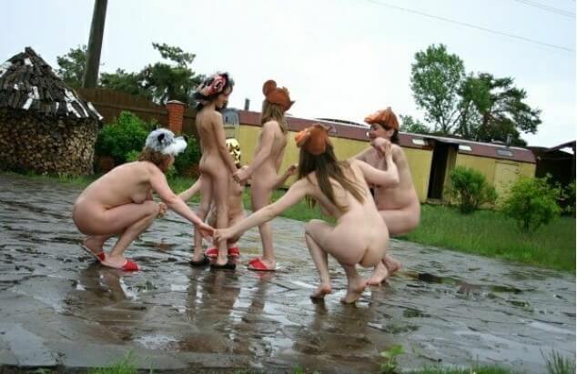 Naturism photo gallery # 23 - Naturists live in harmony and tranquility