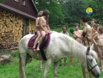 Naturist Freedom: In the Sun - Active naturists on vacation