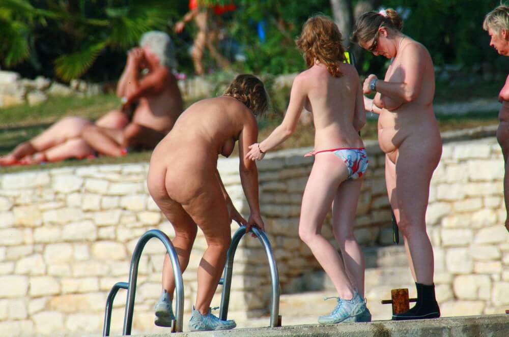 Ula FKK Exploration Family pics - In nudism, people are equal to one another