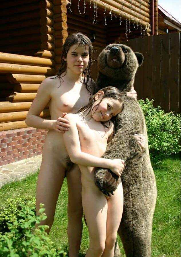 Naturism photo gallery # 57 - Simplicity is an important part of naturists lives
