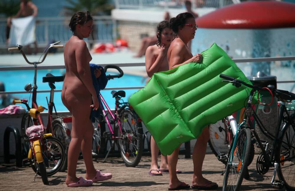Outdoor Pool Sideliners pics - The concept that the naked body is part of the natural world and deserves respect is important