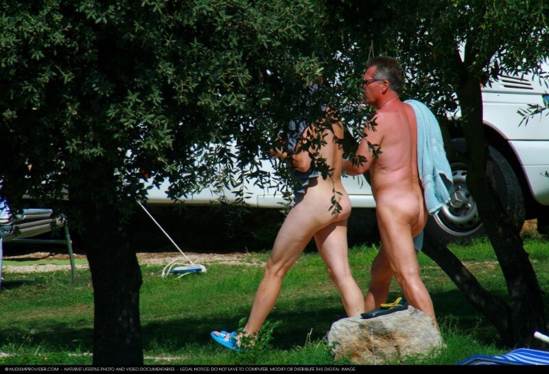 A Quick Swim In The Lake-Avilia Big gallery - Freedom and harmony in the practice of nudism and the naturist movement