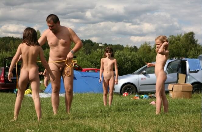 Naturism photo gallery # 38 - Watching naked nudists