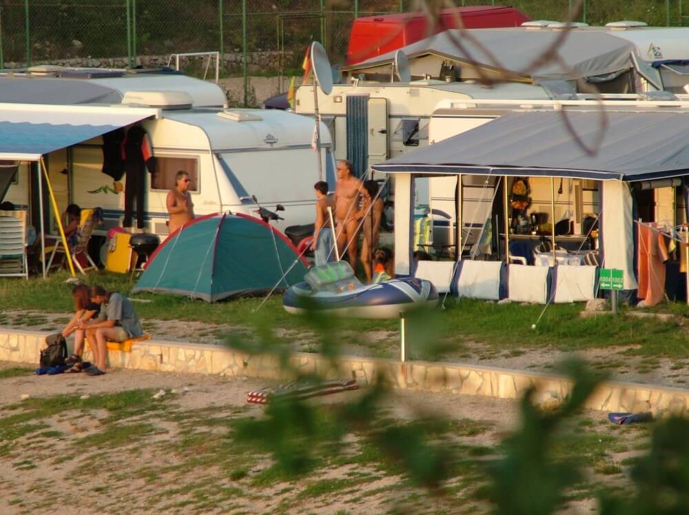 FKK Outdoor Shoreline pics - Nudity promotes inner harmony and peace of mind