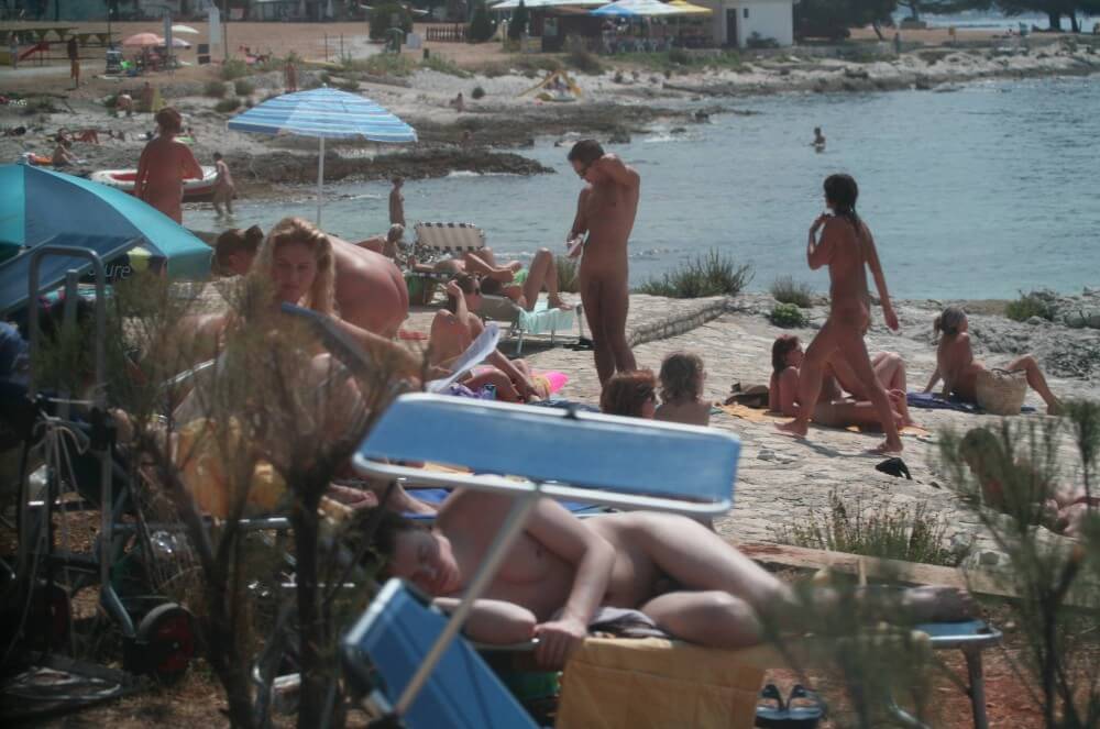 Nuda Beach Wide Outlook pics - Love for oneself and nature is the foundation of the naturist and nudist lifestyle
