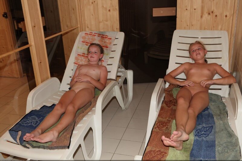 Record center relaxation photos - The practices of naturism teach us to appreciate life and harmony with the world around us