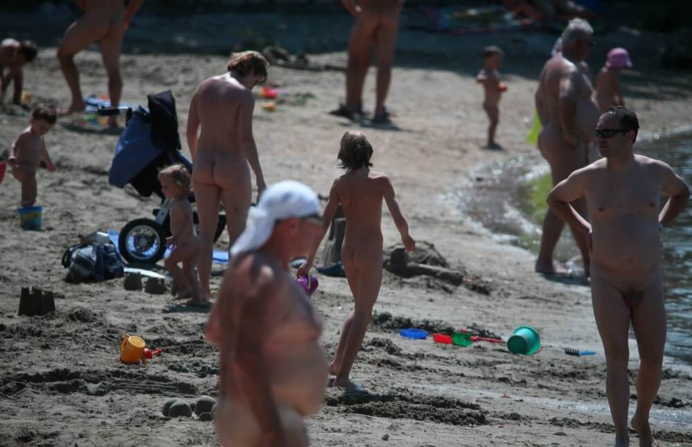 Jr Coastal Beach Paradise pics - Naturism helps overcome fears and insecurities