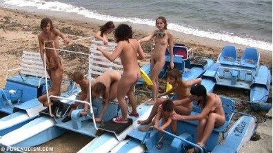 A group of naturists at sea - Naturism and society