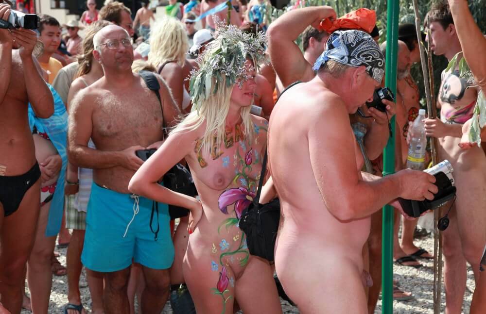 Neptune Painting Couple pics - In ancient times, sports were practiced in the nude