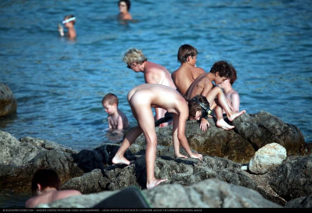Summer day on the Black Sea photos - Living in harmony with nature is a defining characteristic of the naturist and nudist community