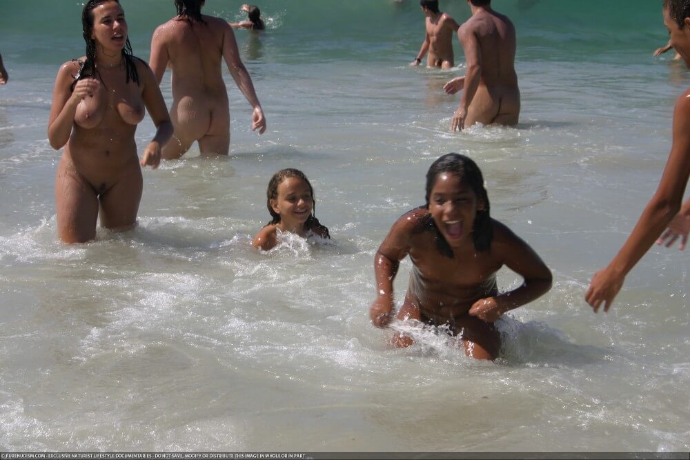 Brazil naturism photo set 4 - A space for those who seek bodily freedom