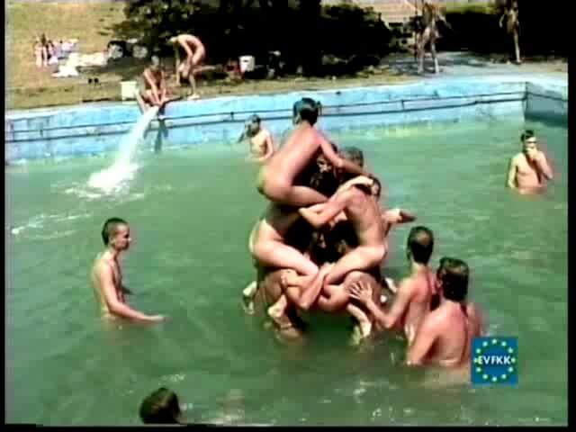 Helios Natura: Athletes of the Sun Eurovid - Blending in with the crowd of nudists